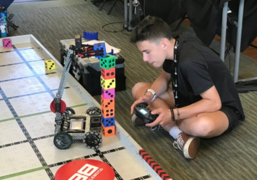 スタンフォード大学で開催されるSTEAMキャンプ